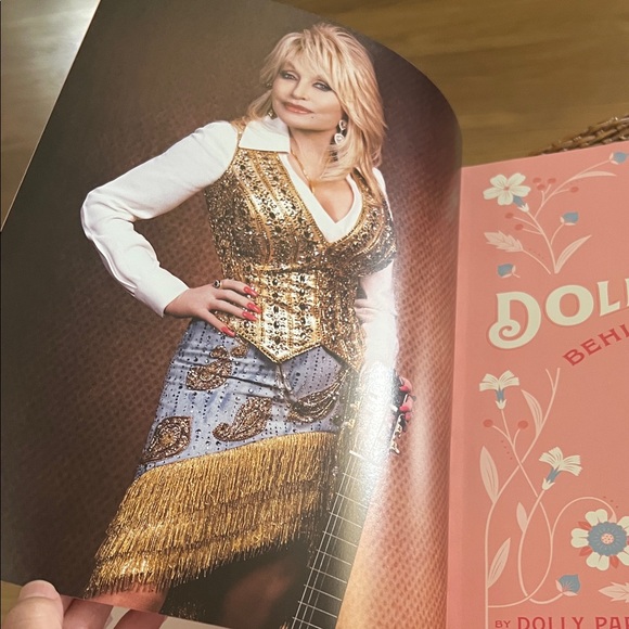#0965** Dolly Parton 'Behind the Seams' Book - Picture 4 of 10